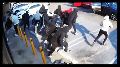 Man Scares Off Would-Be Jewelry Store Robbers With One Simple Trick...