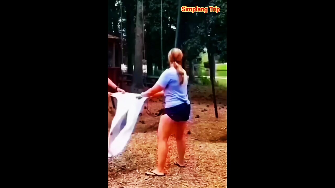 Simplang Trip 118: Wearing pants from a swaying cradle in just a second.