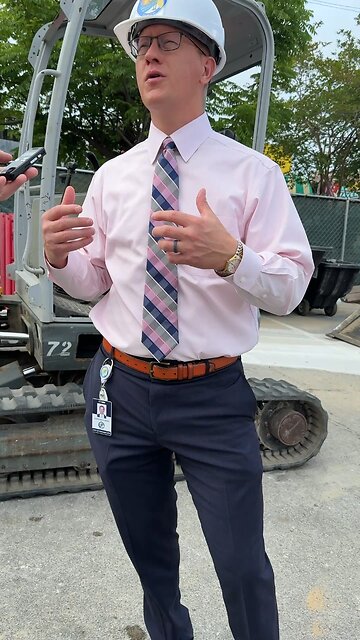 Jonathan Hayes, Panama City Manager, short answer