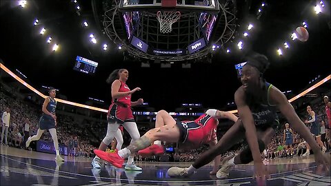 🫣 SCARY moment, Diamond Miller's ANKLE gets LANDED ON | Minnesota Lynx, WNBA women's basketball