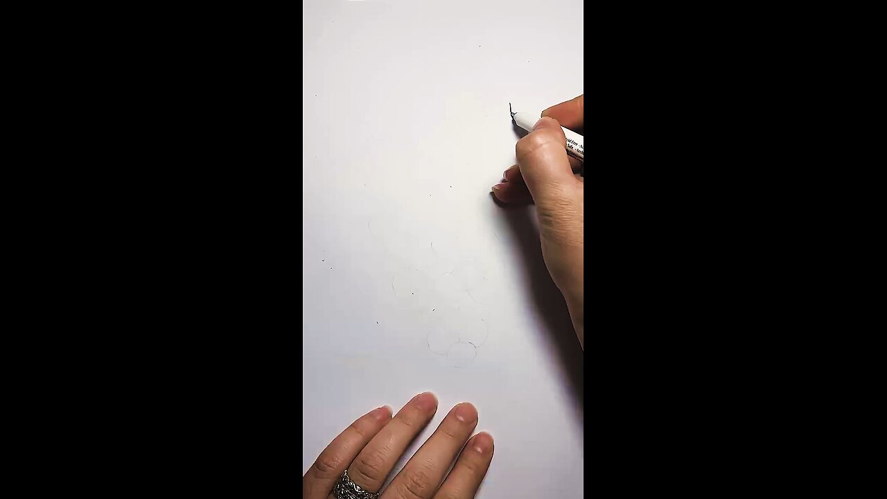 “Easy & Fun Grape Drawing for Kids! Perfect for beginners to follow step by step!” 🍇✏️