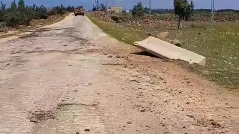 A large convoy of Israeli tanks entered the areas of southern Quneitra for several