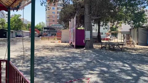 Shkrumbohen plotësisht mbi 20 dyqane, dëme të mëdha materiale