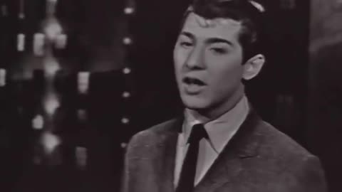 An 18-Year-old Paul Anka performs ‘Put Your Head on my Shoulders’ on the Ed Sullivan Show (1959)