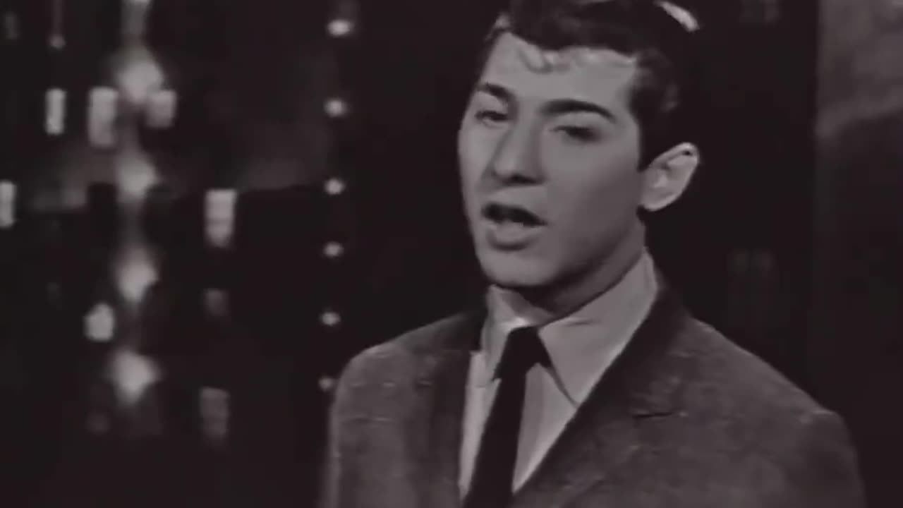 An 18-Year-old Paul Anka performs ‘Put Your Head on my Shoulders’ on the Ed Sullivan Show (1959)