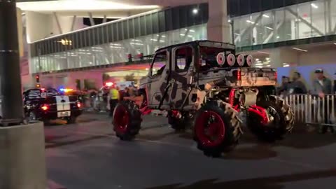 🔥 SEMA Cruise 2024! Incredible Custom Cars & Trucks roll out from Las Vegas Convention Center (4K)