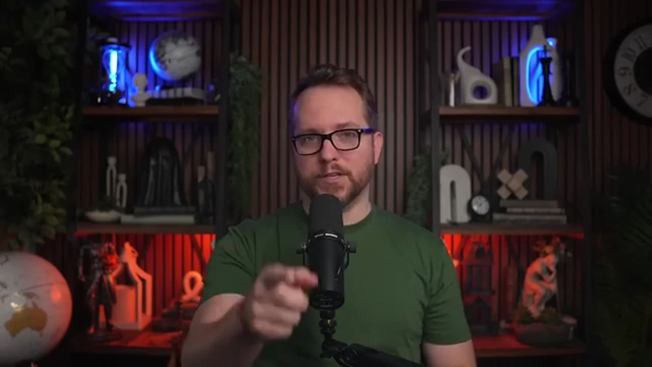 Trump HUMILIATED, Mike Johnson FINALLY TURNS ON HIM