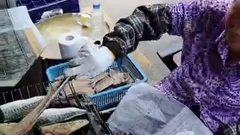 The Best Grilled Fish in Korea?! 90-Year-Old Grandma’s Legendary Set Meal | Korean Street Food