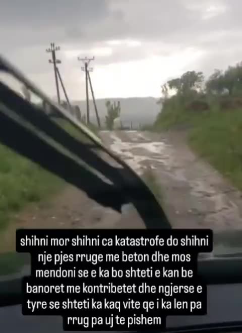 Denoncoi rrugën skandaloze, dy zyrtarët e PS në Elbasan, dhunojnë barbarisht të riun