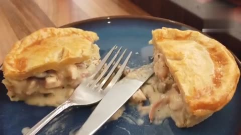 Creamy chicken, ham, and mushroom pie 🥧 🥰