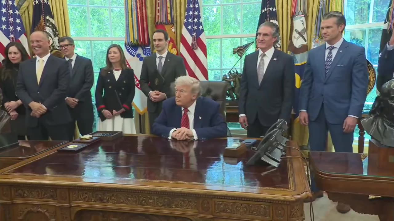 Trump Gets Phone Call During Executive Orders @WhiteHouse