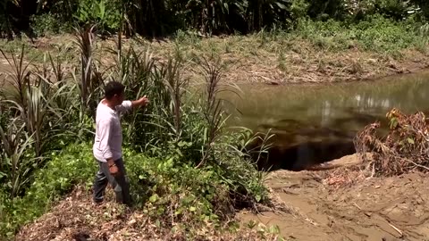 Ecuadorians worry river oil spill will affect their health and crops