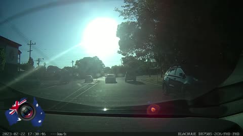 Aussiecams - Prado driver fails to stop after crash Guilford WA