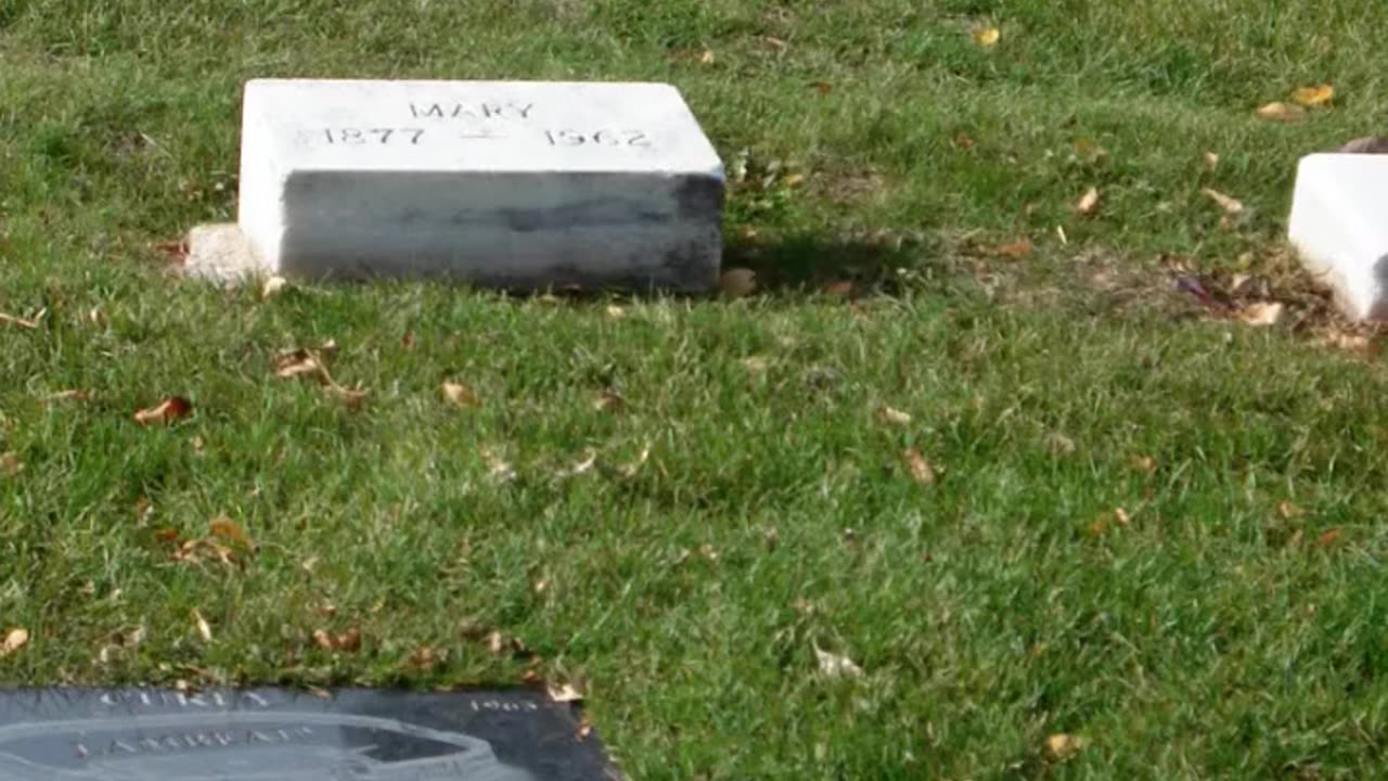 FAMOUS GRAVES - VOL. 84: CURLY LAMBEAU