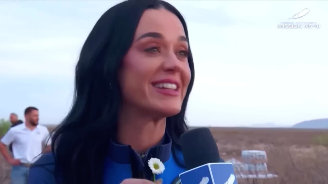 Katy Perry Kissed the Ground ... and She Liked It!