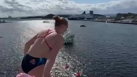 your top 3️⃣ *most watched* video of 2024: @mollycarlson1 RUNNING ON A 27M HIGH PLATFORM!? 🏃‍♀️
