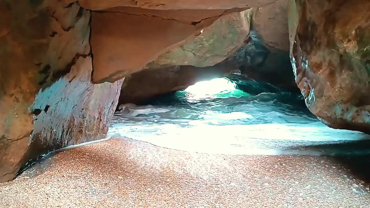 Ocean Waves Between Mountains – Deep Relaxation & Meditation Music 🏔️🎶