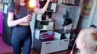 Emotiva sorpresa para la hija de un soldado