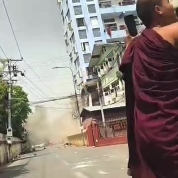 Most scenes from the earthquake in Thailand. 😱😳😢