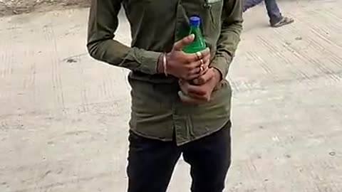 Dukan vale ko loot liya