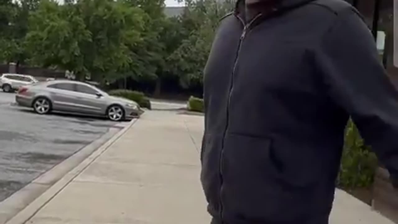 EDS patient confronts cybertruck owner