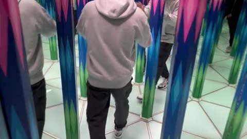 Speed Round Mirror Maze at MetaArtWorld