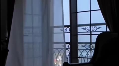 Youn to hai lakhoon chere haseen...