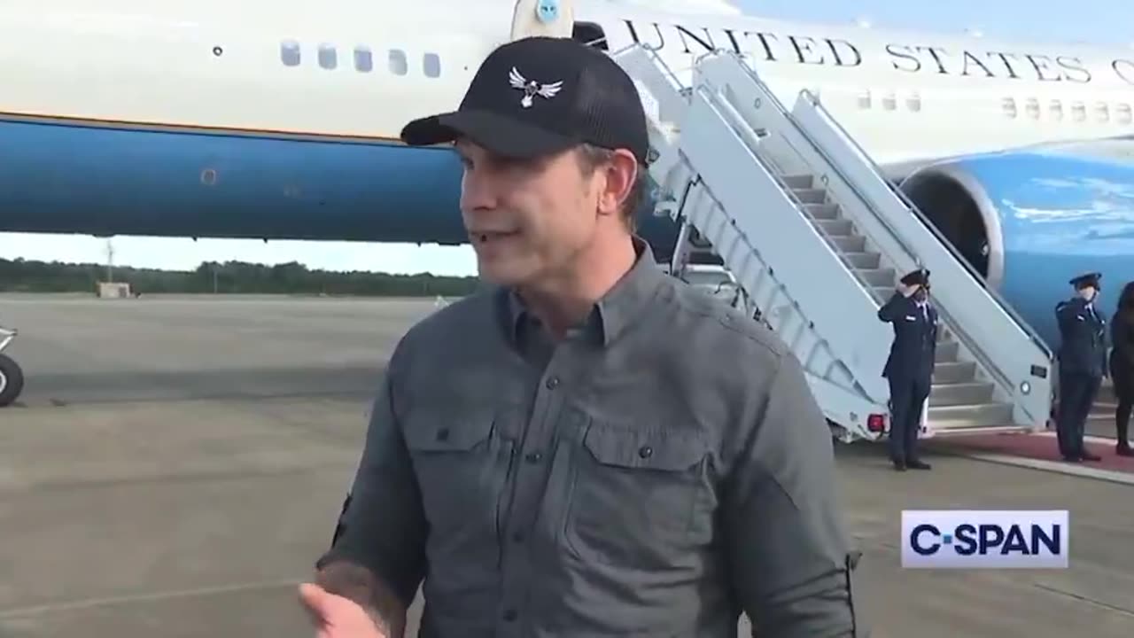 🔥 SecDef Pete Hegseth faced backlash over prayer service at the Pentagon