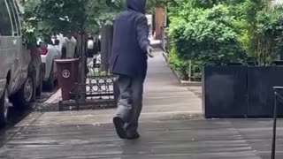 Un hombre golpea en la cabeza a una ‘influencer’ en Nueva York