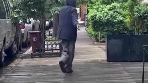 Un hombre golpea en la cabeza a una ‘influencer’ en Nueva York