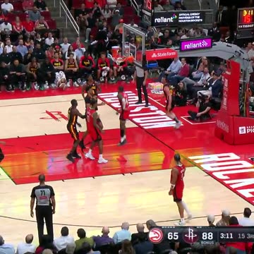 NBA - Jalen Green spins baseline and TAKES OFF 🚀