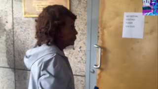 💥 Maxine Waters Gets Door Slammed In Face While Trying To Enter LA Federal Building