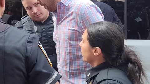 This zionist attacked a journalist woman.