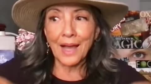 Why do some people seem to call in chaos… while others call in clarity? 👁️✨