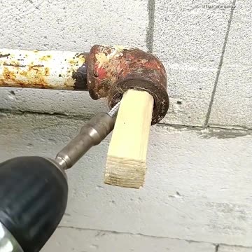 Remember this Plumbing Trick! How to Unscrew a Broken Pipes Without Special