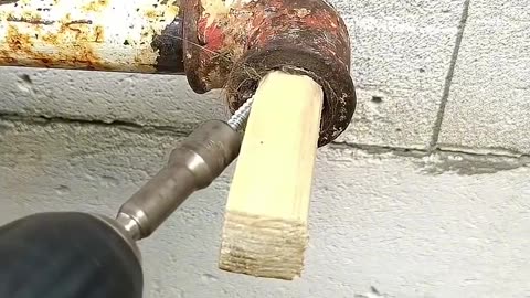 Remember this Plumbing Trick! How to Unscrew a Broken Pipes Without Special