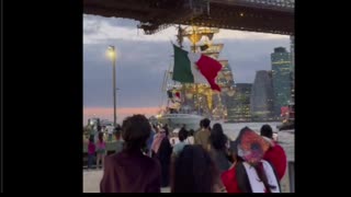 Ship with Mexican flag carrying 200 people hits the Brooklyn Bridge