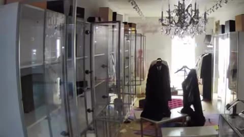 NEW: Chicago ‘teens’ break into a resale boutique and nearly clean it out in under a minute