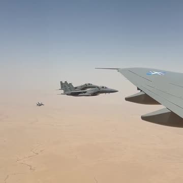 Saudi F-15’s providing honorary escort for Air Force One! 🇺🇸🇸🇦 #SaudiArabia #USA