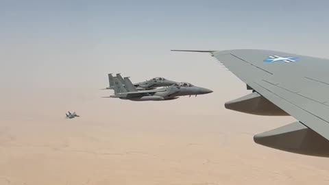 Saudi F-15’s providing honorary escort for Air Force One! 🇺🇸🇸🇦 #SaudiArabia #USA