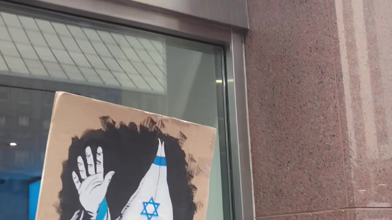 Bob Vylan's chant in NYC. Free Palestine 🇵🇸.