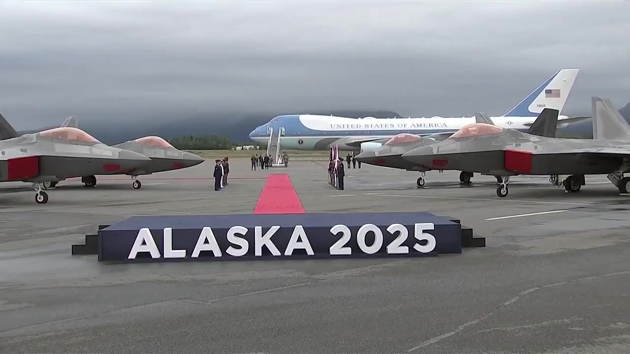 🛬Air Force One has landed at Joint Base Elmendorf in Anchorage
