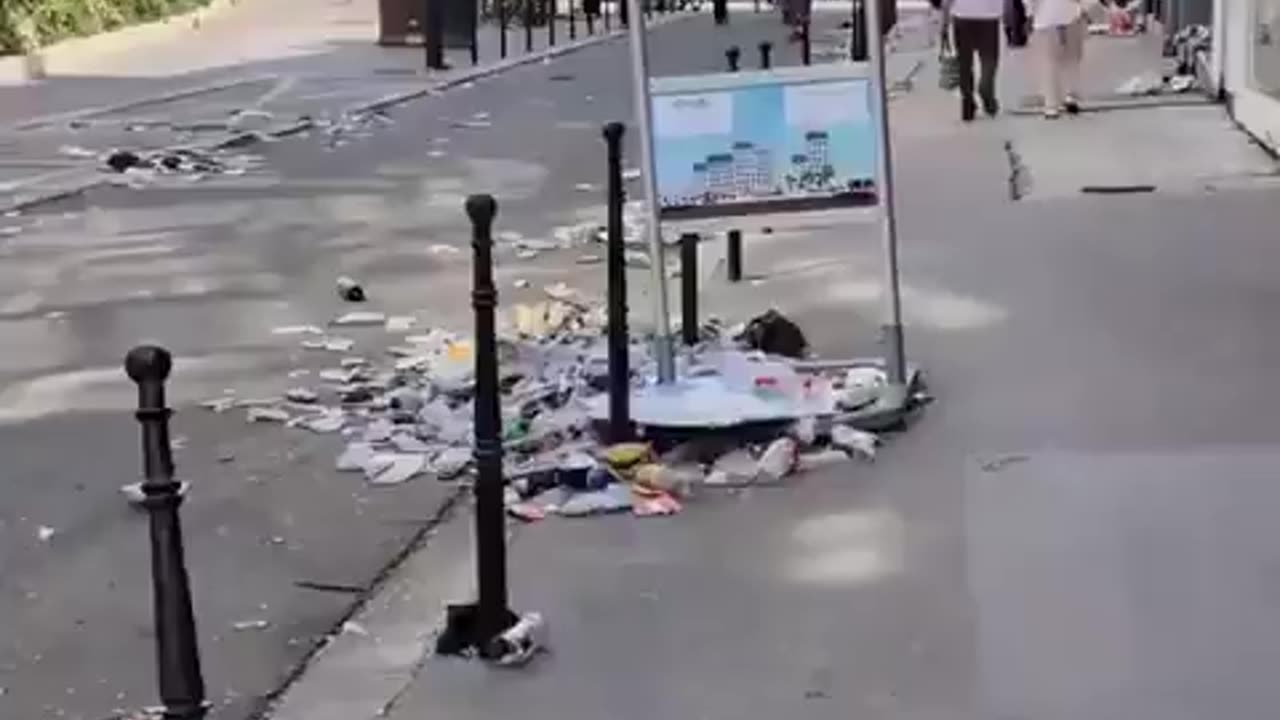 Paris fourth world.