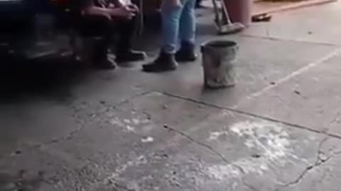 Ciudadano agredió a un adulto mayor y desató repudio nacional