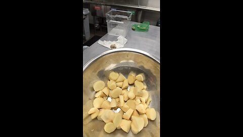 Ginger peeling!