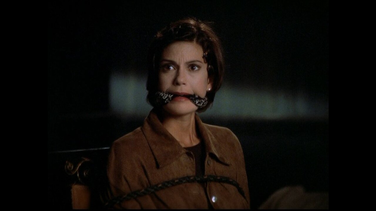 Lois & Clark; The New Adventures Of Superman #3 (gagged)