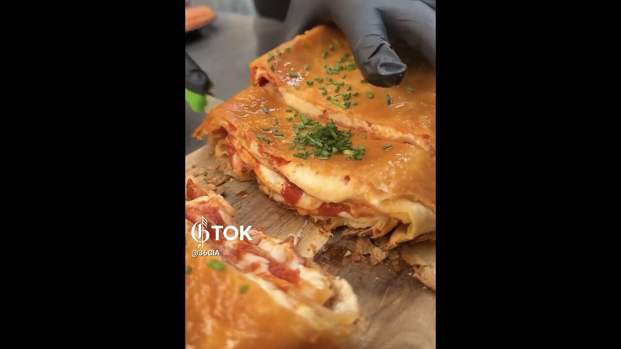 BAKING PIZZA QUESADILLA🧑‍🍳🍕🥪ALL IN ONE PIZZA QUESADILLA LOAF🍞💫