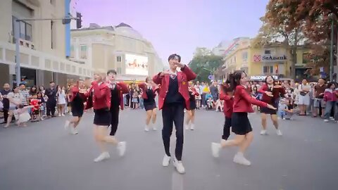 HỌC_SINH_QUẨY_TUNG_PHỐ_ĐI_BỘ]_ROSÉ___Bruno_Mars_-__APT__Dance_Choreo_and_Cover_by_BLACKSI