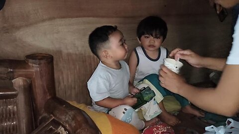 Grey & Isaiah Eat Ice Cream!