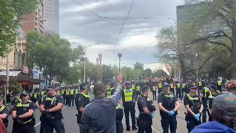 🇦🇺In Melbourne, Australia, police used tear gas against Antifa